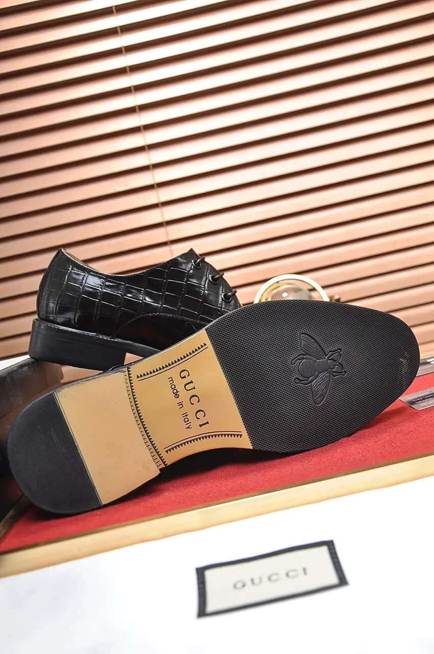 Men's shoes💰460💶Italy's top luxury men's shoes giant [GUCCI Gucci] has a new model 🍃Original European style🔰 Pleasant to the eye😍In order to make the shoes more durable and non-deformable🌀The production continues to follow traditional methods but there is still no lack of innovation💪The original cowhide is chosen for the leather♻️ Smooth, natural and exceptionally bright⭐Made of imported cowhide, the first choice of the rich 38-45 (45 customized)